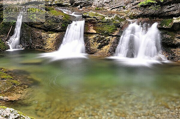 Der Fischbach mit Wasserfällen  Bergbach beim Heutal in Unken  Langzeitbelichtung  Salzburger Land  Österreich  Europa