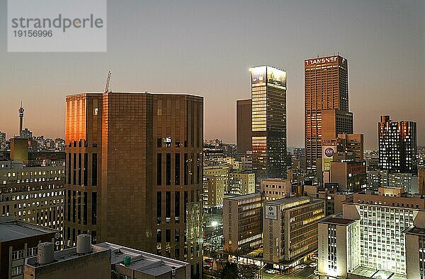 Skyline  blaue Stunde  Central Business District  Johannesburg  Provinz Gauteng  Südafrika