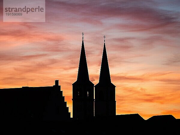 Silhouette  Kirchtürme im Abendrot  Würzburg  Unterfranken  Franken  Bayern  Deutschland  Europa