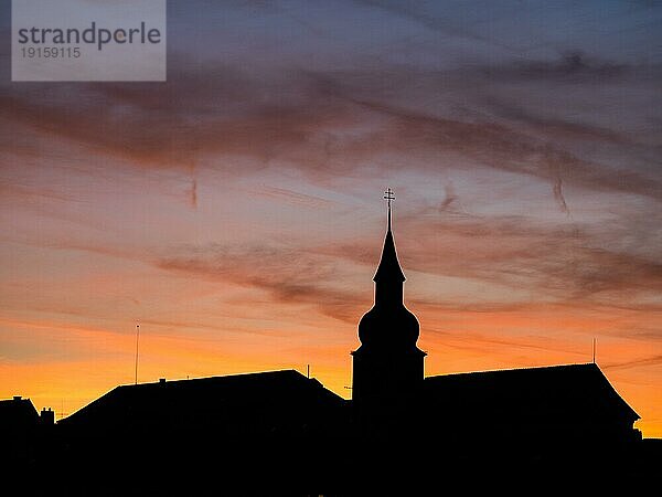 Silhouette  Kirchturm im Abendrot  Würzburg  Unterfranken  Franken  Bayern  Deutschland  Europa