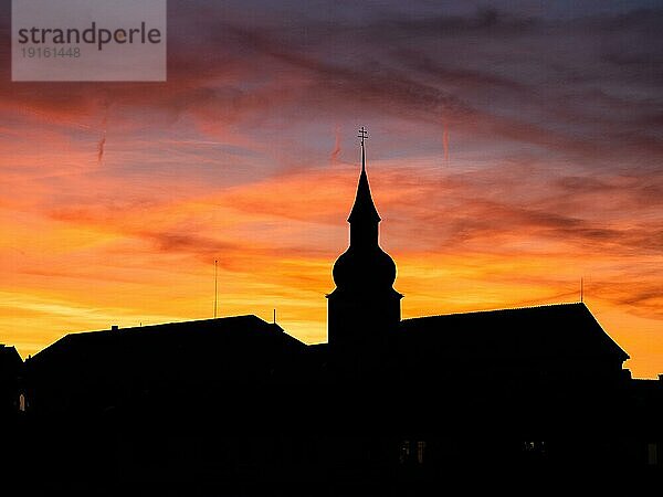 Silhouette  Kirchturm im Abendrot  Würzburg  Unterfranken  Franken  Bayern  Deutschland  Europa