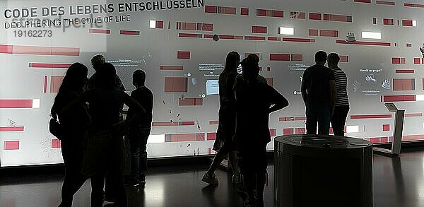 Videowand  Ausstellung Zukunft entdecken  Denkräume im Futurium  Berlin  Deutschland  Europa