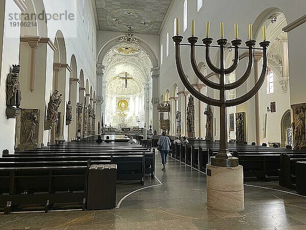 Innenraum mit Altar  Dom St. Kilian  St.-Kilians-Dom  Würzburg  Franken  Bayern  Deutschland  Europa