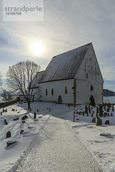 Kirche von Trondenes im Winter  Harstad  Troms og Finnmark  Norwegen  Europa