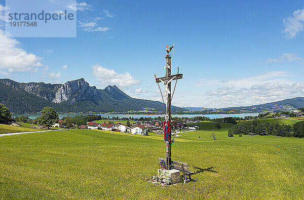 Austria  Upper Austria  Loibichl  Crucifix in front of lakeshore village in summer