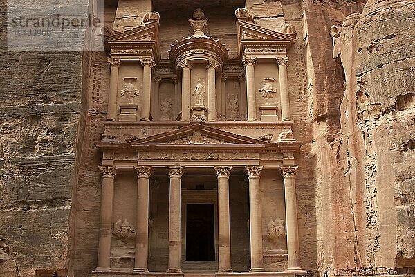 Al Khazneh  die Schatzkammer in der antiken Stadt Petra im Süden Jordaniens
