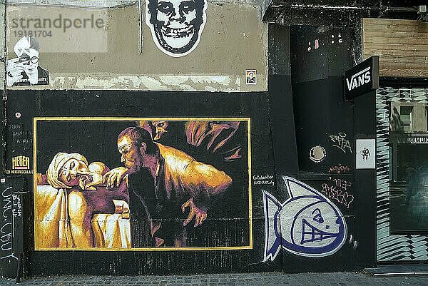Gemälde an einer Hauswand  Motiv der Tod des Marat nachempfunden  Paris  Frankreich  Europa