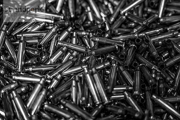 Große Gruppe von leeren Kugeln Munition in der Schweiz