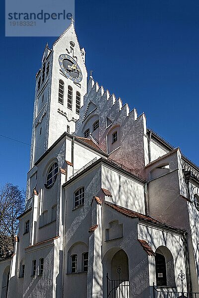 Erlöserkirche im Stil des Historismus und Jugendstil von Theodor Fischer  Schwabing  Münchner Freiheit  München  Oberbayern  Bayern  Deutschland  Europa