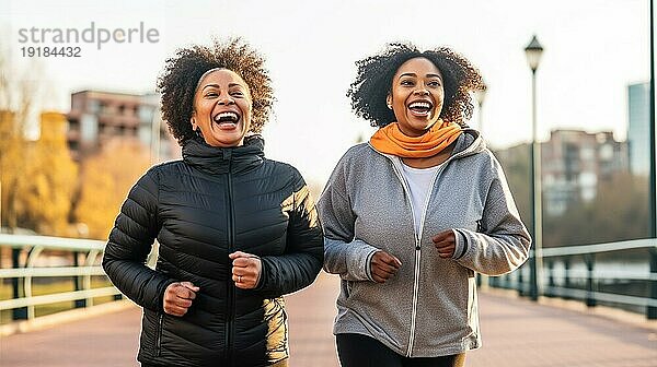 Glückliche afroamerikanische Freundinnen  die gemeinsam einen gesunden Lauf im Park genießen. generative AI