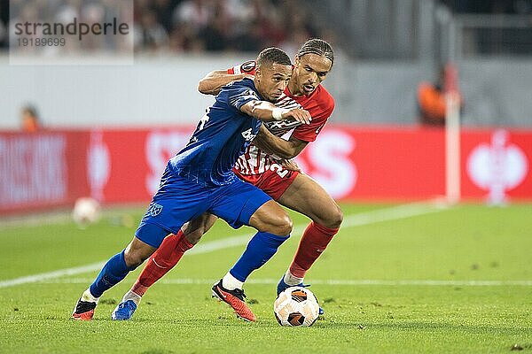 Thilo KEHRER West Ham United li. im Zweikampf mit Kiliann SILDILLIA SC Freiburg