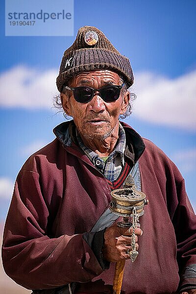 Porträt eines älteren Mannes aus Ladakh  Karzok  Indien  Asien