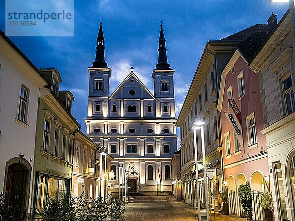 Katholische Kirche St. Xaver  blaue Stunde  Leoben  Steiermark  Österreich  Europa