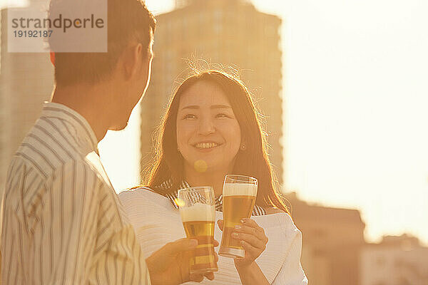 Japaner trinken Bier