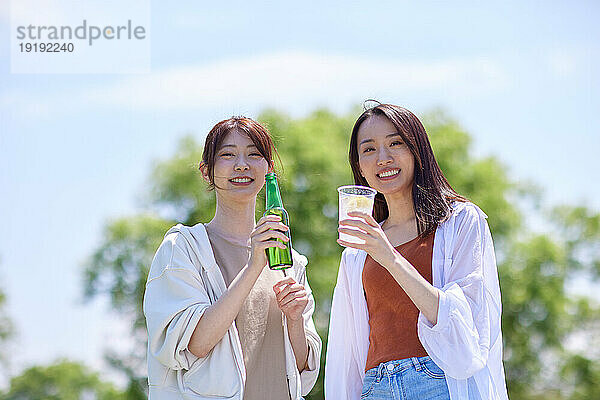 Japaner trinken Bier