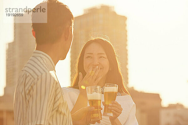 Japaner trinken Bier