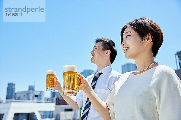 Japaner trinken Bier