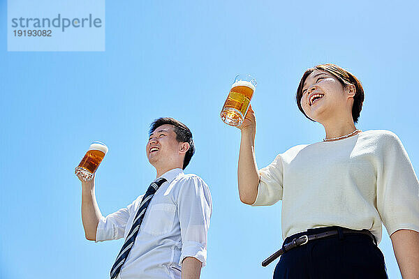 Japaner trinken Bier