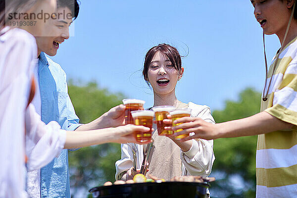 Japaner trinken Bier