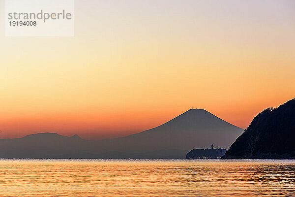 Blick auf den Berg Fuji von Enoshima in der Präfektur Kanagawa