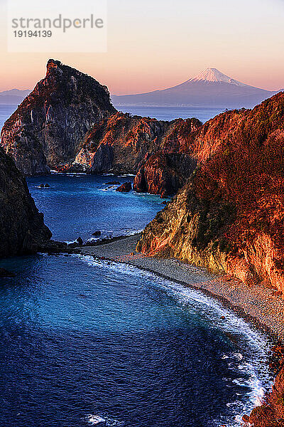 Blick auf Senganmon vom Berg Fuji bei Sonnenuntergang in der Präfektur Shizuoka