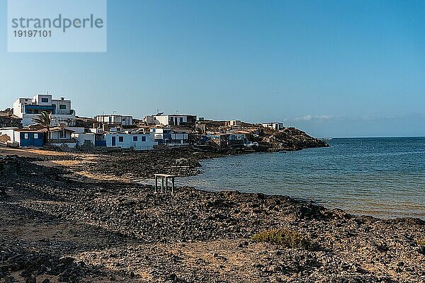 Strand des Fischerdorfs Majanicho  nördlich der Insel Fuerteventura  Kanarische Inseln. Spanien