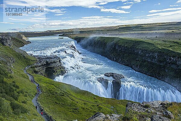 Aussichtspunkt auf den Wasserfall Gullfoss im Goldenen Kreis im Süden von Island