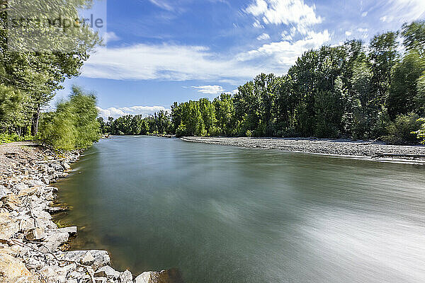 USA  Idaho  Bellevue  Langzeitbelichtung des Big Wood River an einem sonnigen Tag