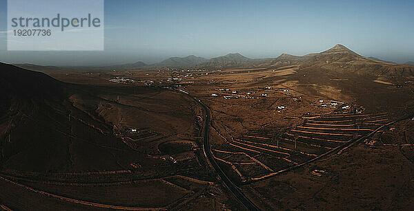 Dramatische Landschaft mit Sonnenuntergangshimmel auf Fuerteventura