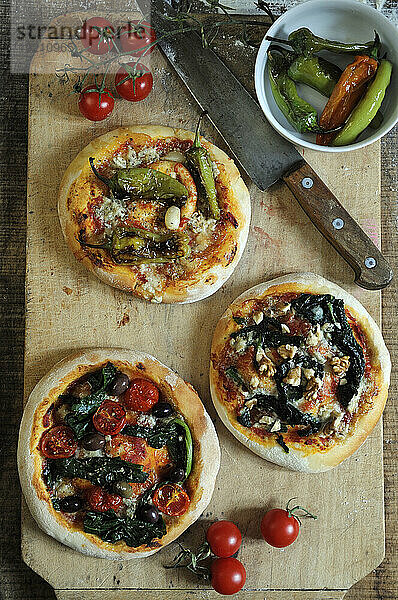 Kleine Pizzas mit Gemüse