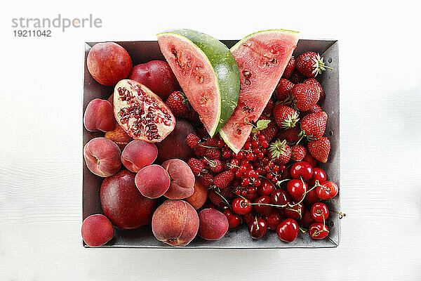 Verschiedene rote Früchte
