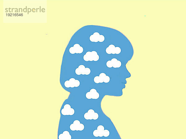 Silhouette einer Frau voller weißer Wolken