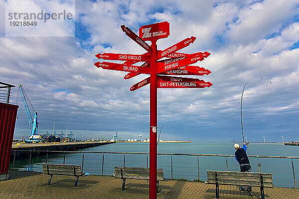 Europa  Belgien  Westflandern  Zeebrugge. Hafen von Brügge-Zeebrügge