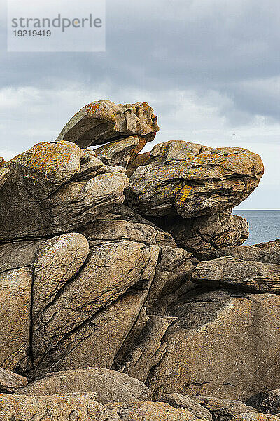 France  Ile d'Yeu  85  Pointe des Corbeaux  granite rocks on the Cote sauvage.