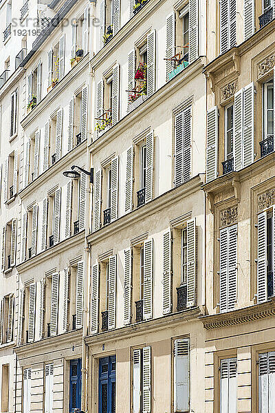 Frankreich  Paris  75  5. ARRT  Rue Guy-de-la-Brosse  Gebäudefassaden  April 2023.