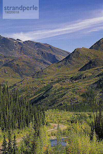 Auto Mit Kanu Auf Dem Dach Fahren Dempster Hwy Yukon Kanada Ogilvie Mts Sommer