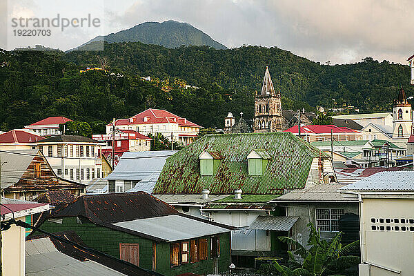 Blick von der Dachterrasse der Hauptstadt Roseau auf der Karibikinsel Dominica; Roseau  Dominica  Karibik