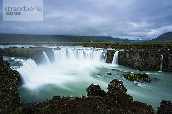 Godafoss-Wasserfall und der Gletscherfluss Skjalfandafljot in Island; Island