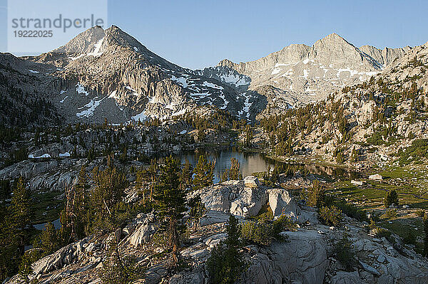 Malerische Aussicht auf das Sixty Lake Basin im King's Canyon National Park  Kalifornien  USA; Kalifornien  Vereinigte Staaten von Amerika