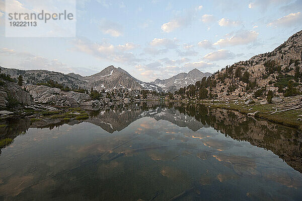 Malerische Aussicht auf das Sixty Lake Basin im King's Canyon National Park  Kalifornien  USA; Kalifornien  Vereinigte Staaten von Amerika