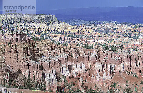 Malerische Aussicht auf den Bryce-Canyon-Nationalpark in Utah  USA; Utah  Vereinigte Staaten von Amerika