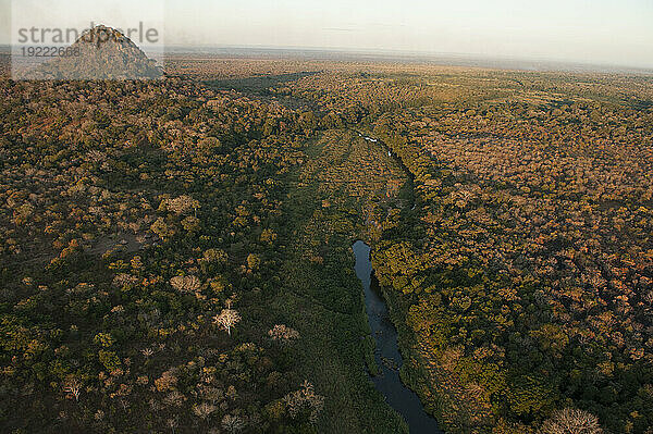 Wasserscheide des Vunduzi-Flusses im Gorongosa-Nationalpark; Mosambik