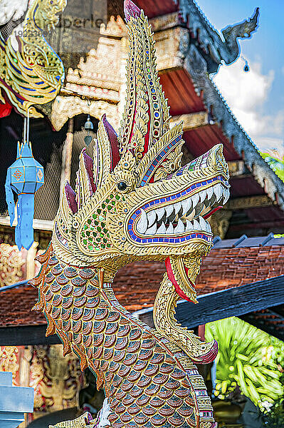 Naga-Skulptur in einem Tempel; Chiang Mai  Thailand