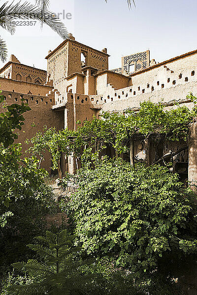 Historische Kasbah Amridil  umgeben von Bäumen  Skoura  Atlasgebirge  Provinz Ouarzazate  Marokko  Nordafrika  Afrika