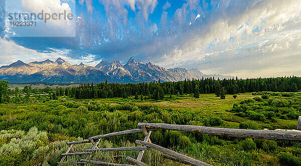 Ebenen und Berge des Grand-Teton-Nationalparks  Jackson  Wyoming  Vereinigte Staaten von Amerika  Nordamerika