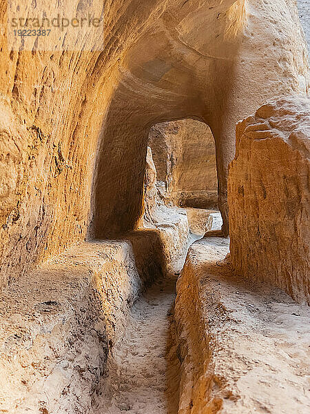Der Siq  Eingang zum Archäologischen Park Petra  UNESCO-Weltkulturerbe  eines der neuen sieben Weltwunder  Petra  Jordanien  Naher Osten