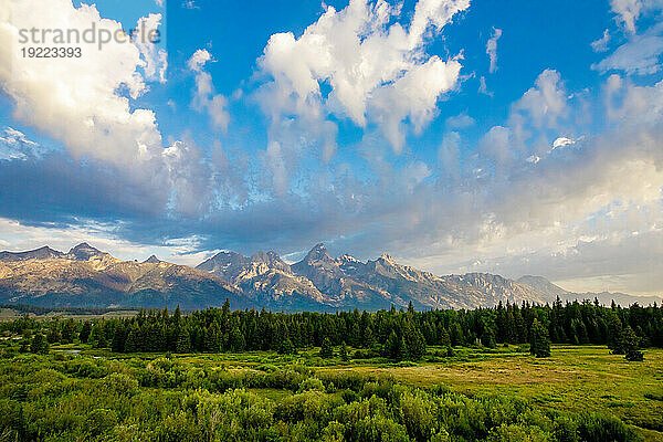 Ebenen und Berge des Grand-Teton-Nationalparks  Jackson  Wyoming  Vereinigte Staaten von Amerika  Nordamerika