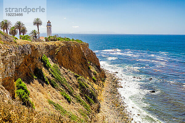 Küste von Palos Verdes mit Leuchtturm  Kalifornien  Vereinigte Staaten von Amerika  Nordamerika