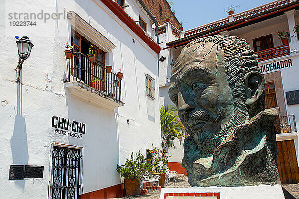 Statue  Don Juan Ruiz de Alarcon y Mendoza  Spanish Writer of the Golden Age  1581-1639  Taxco  Guerrero  Mexico  North America