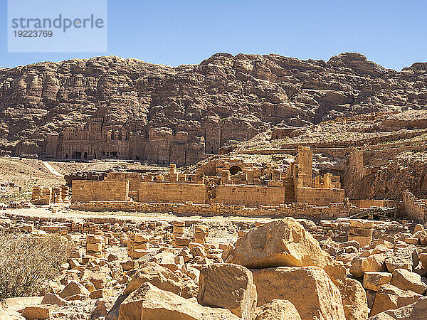 Die byzantinische Kirche  der Archäologische Park Petra  UNESCO-Weltkulturerbe  eines der neuen sieben Weltwunder  Petra  Jordanien  Naher Osten